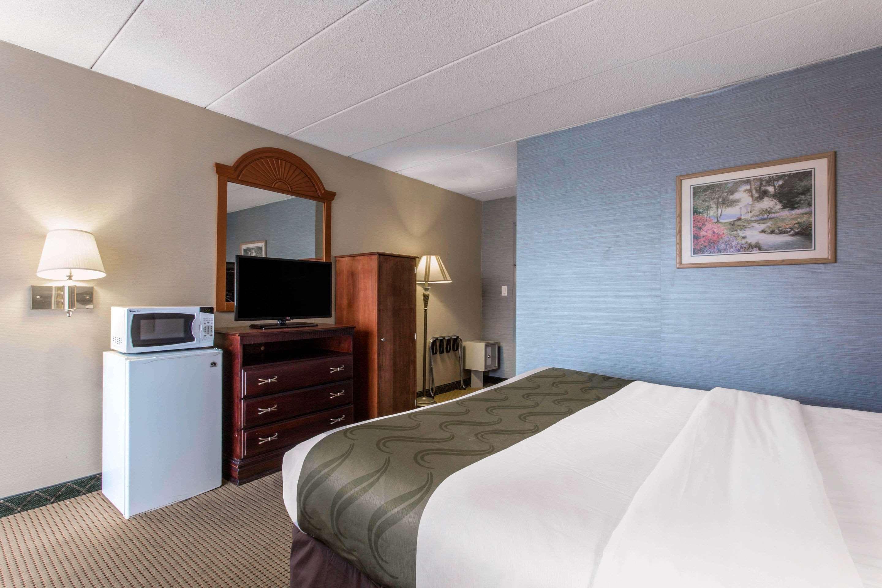 Quality Inn West Springfield Exterior photo