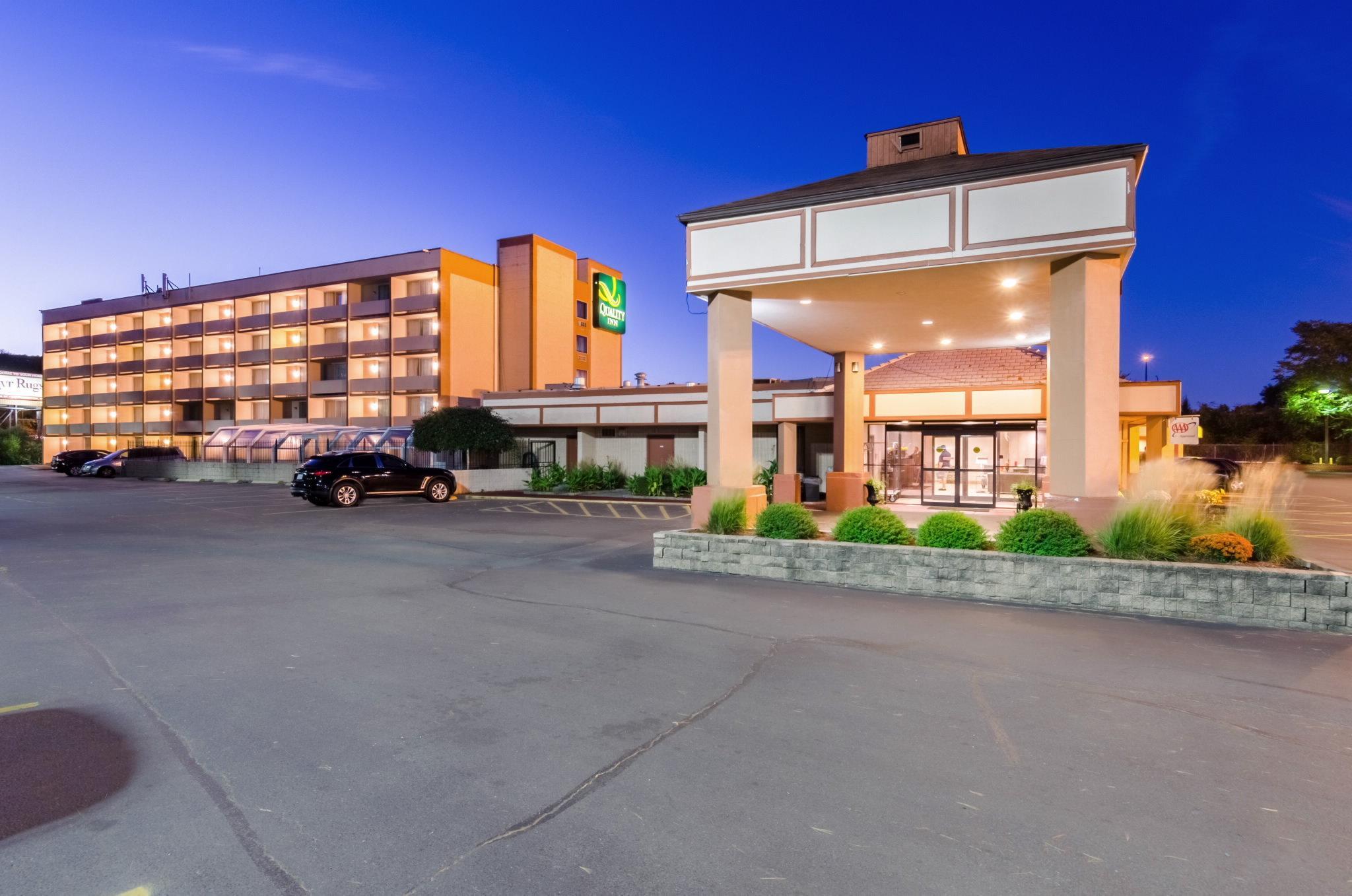 Quality Inn West Springfield Exterior photo