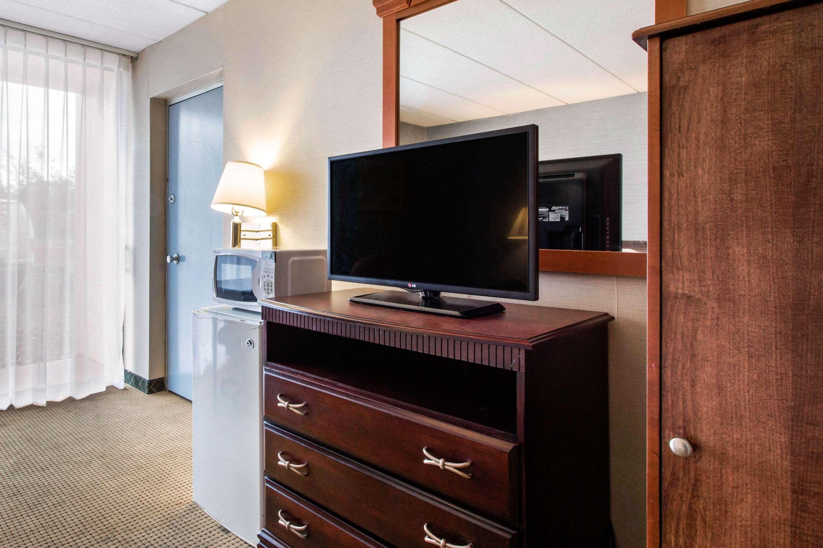 Quality Inn West Springfield Exterior photo