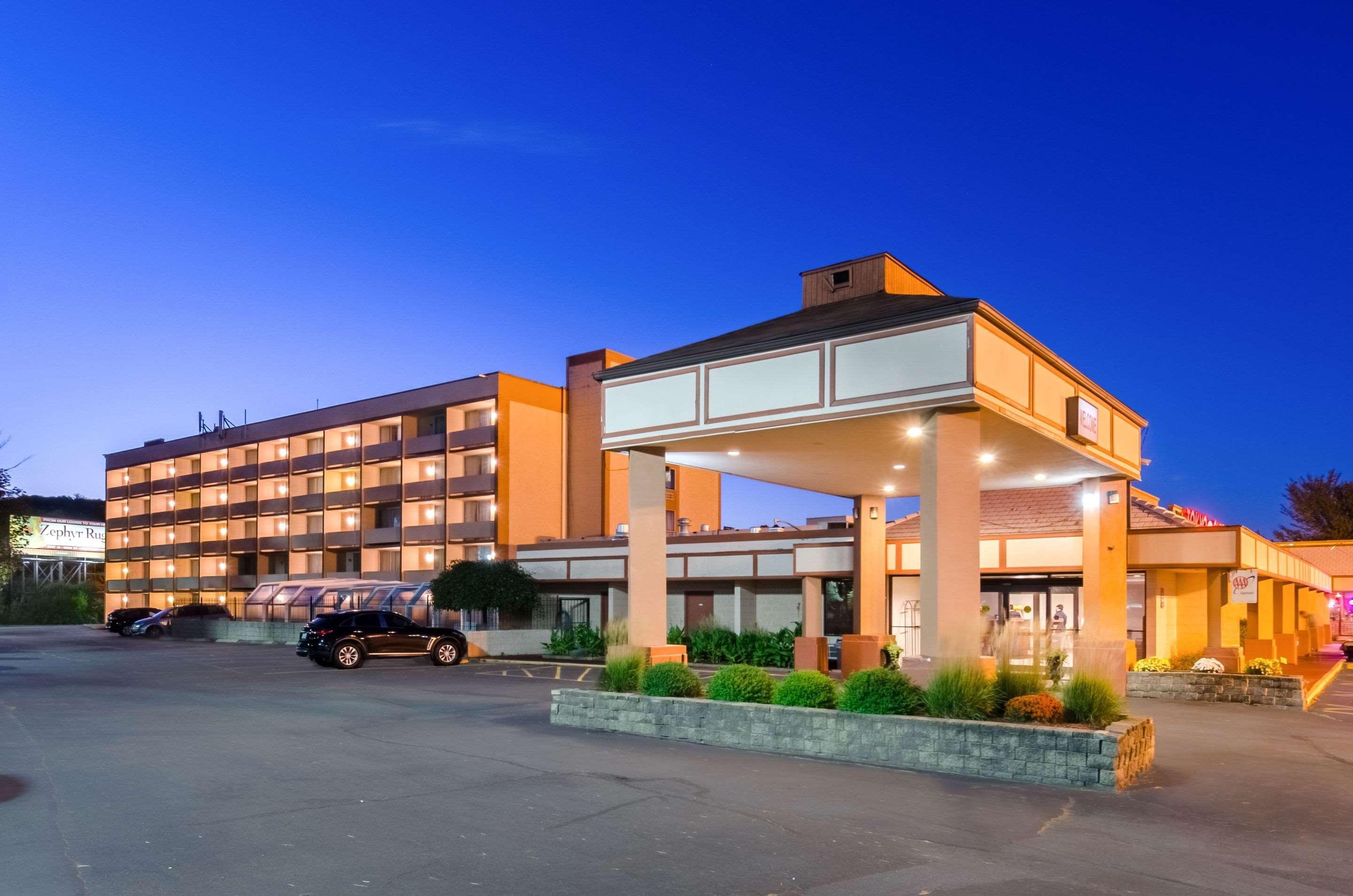 Quality Inn West Springfield Exterior photo