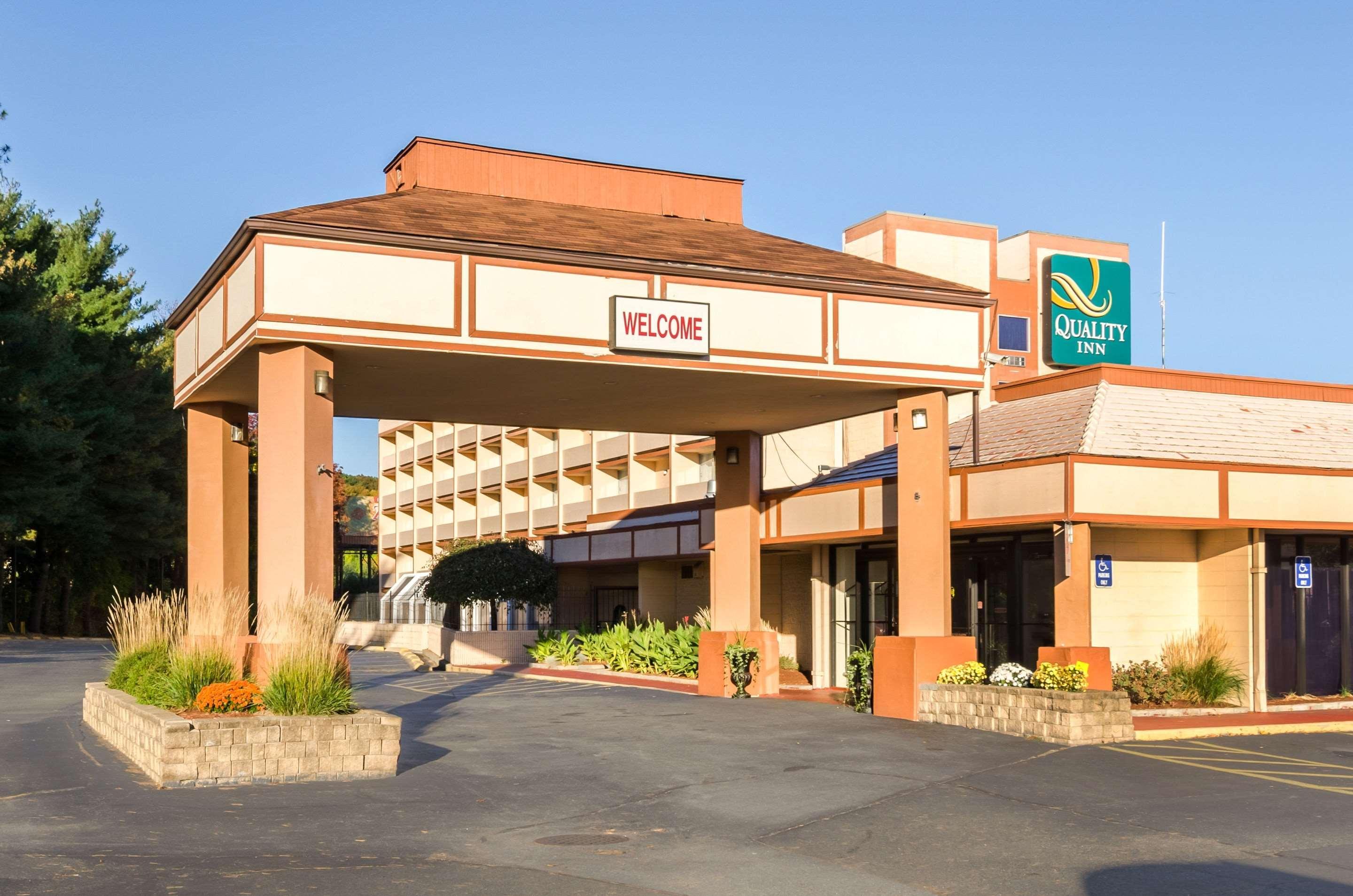 Quality Inn West Springfield Exterior photo