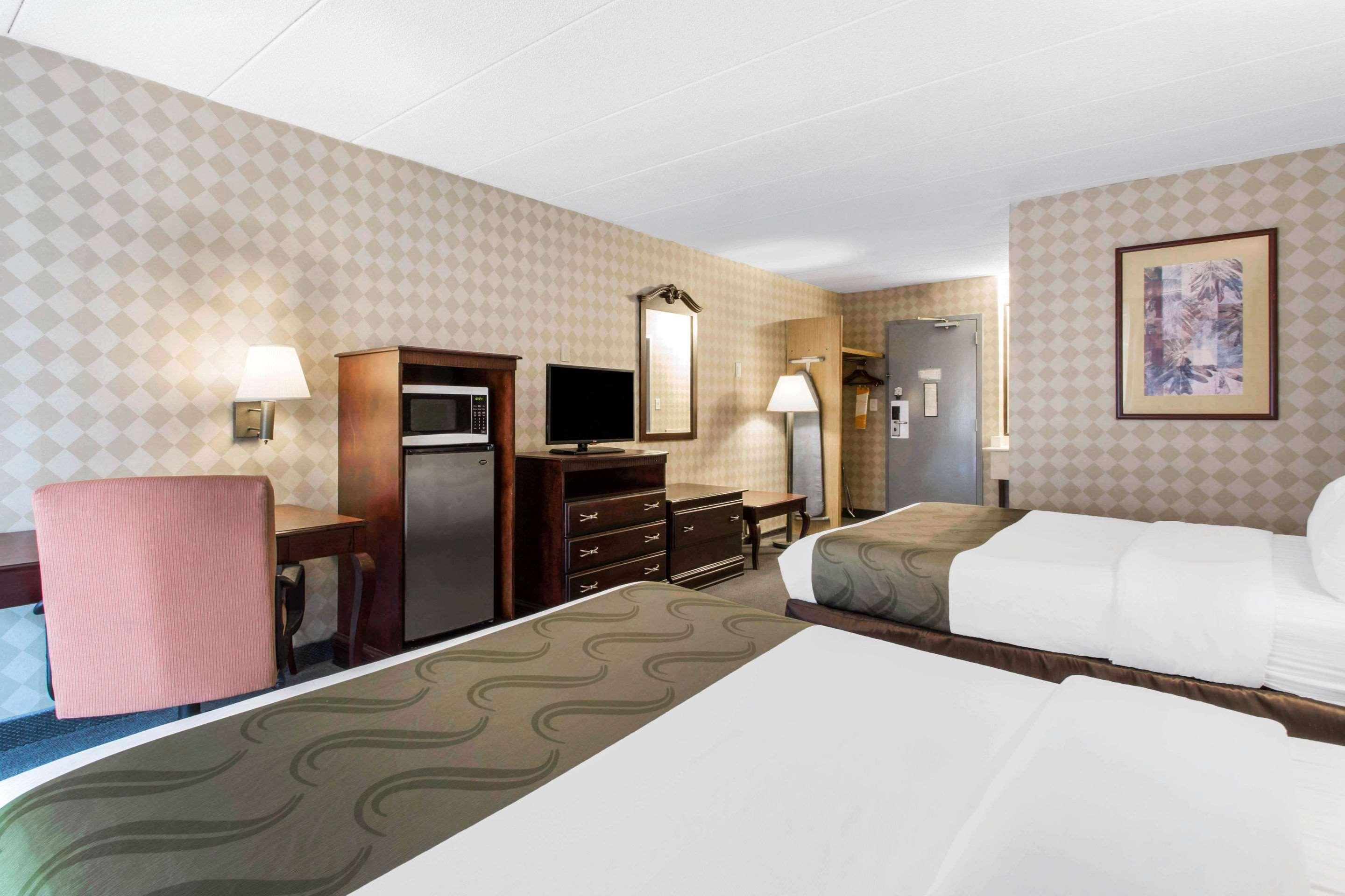 Quality Inn West Springfield Exterior photo