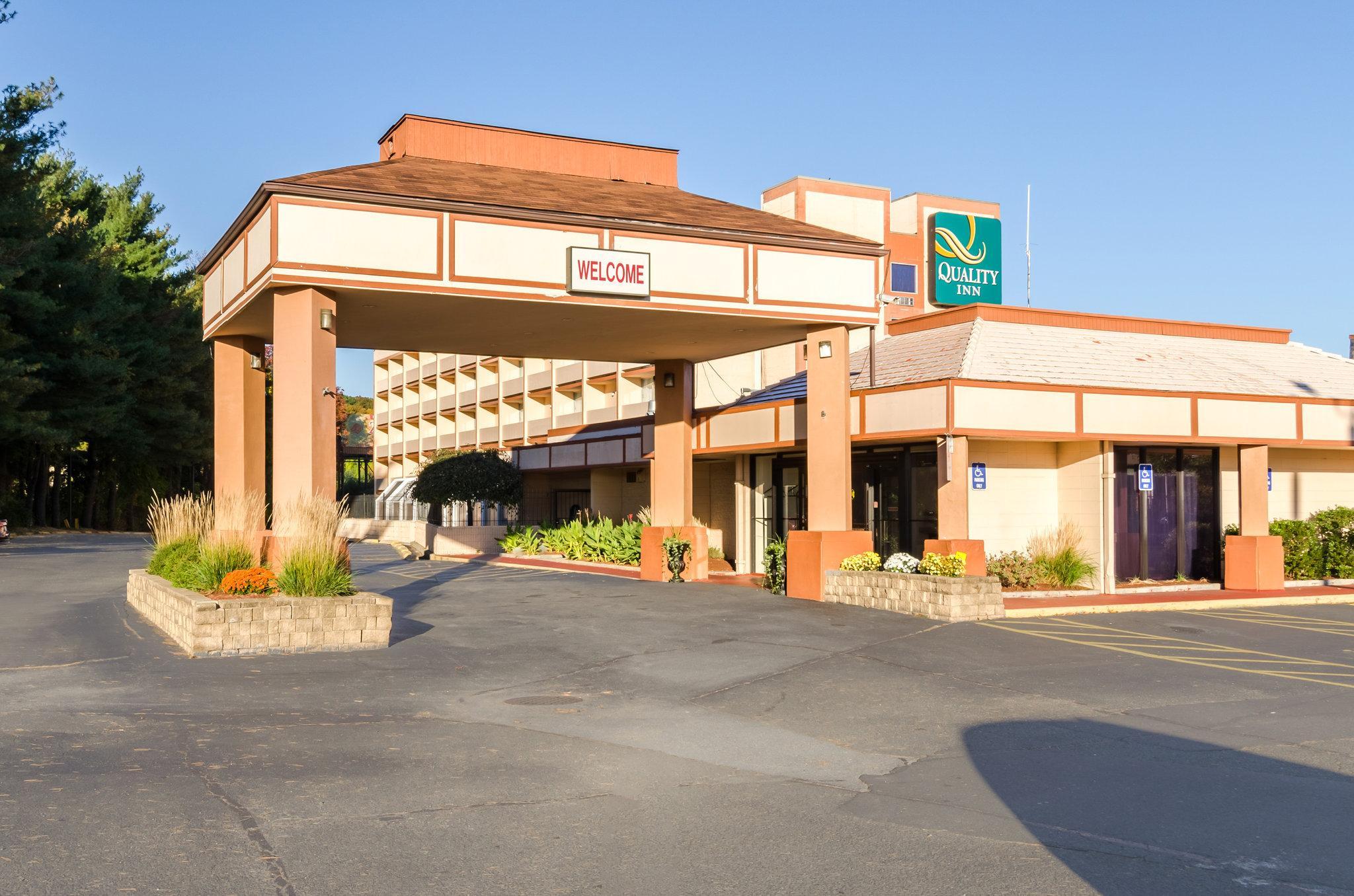 Quality Inn West Springfield Exterior photo