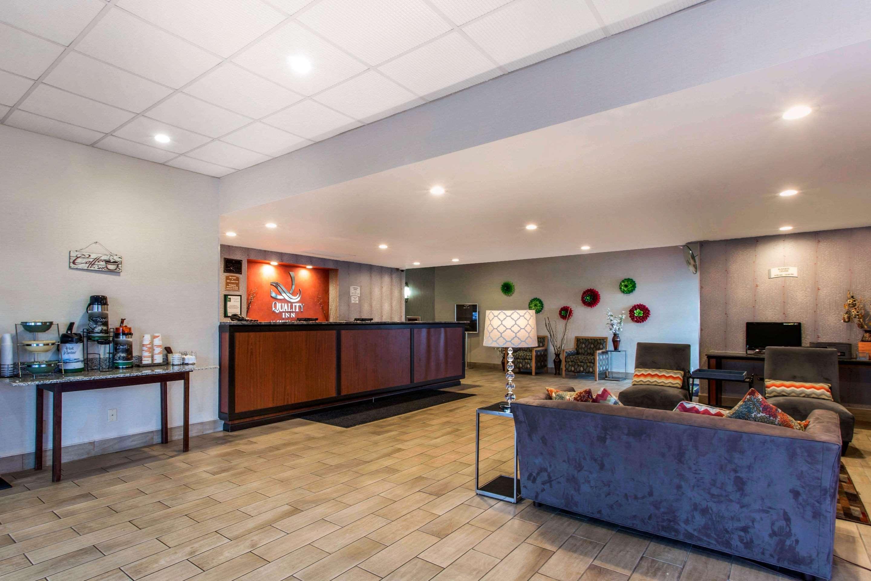 Quality Inn West Springfield Exterior photo