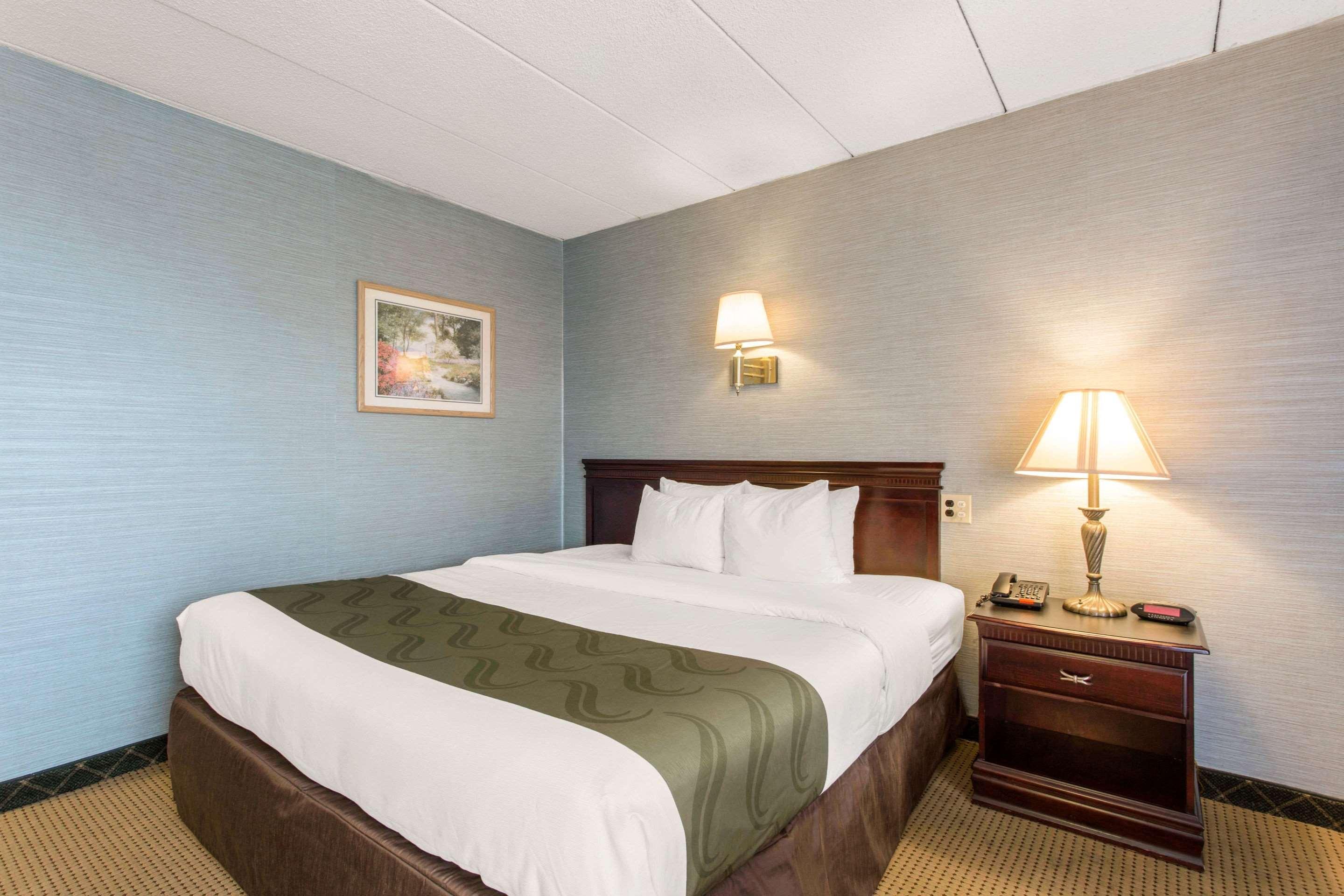 Quality Inn West Springfield Exterior photo