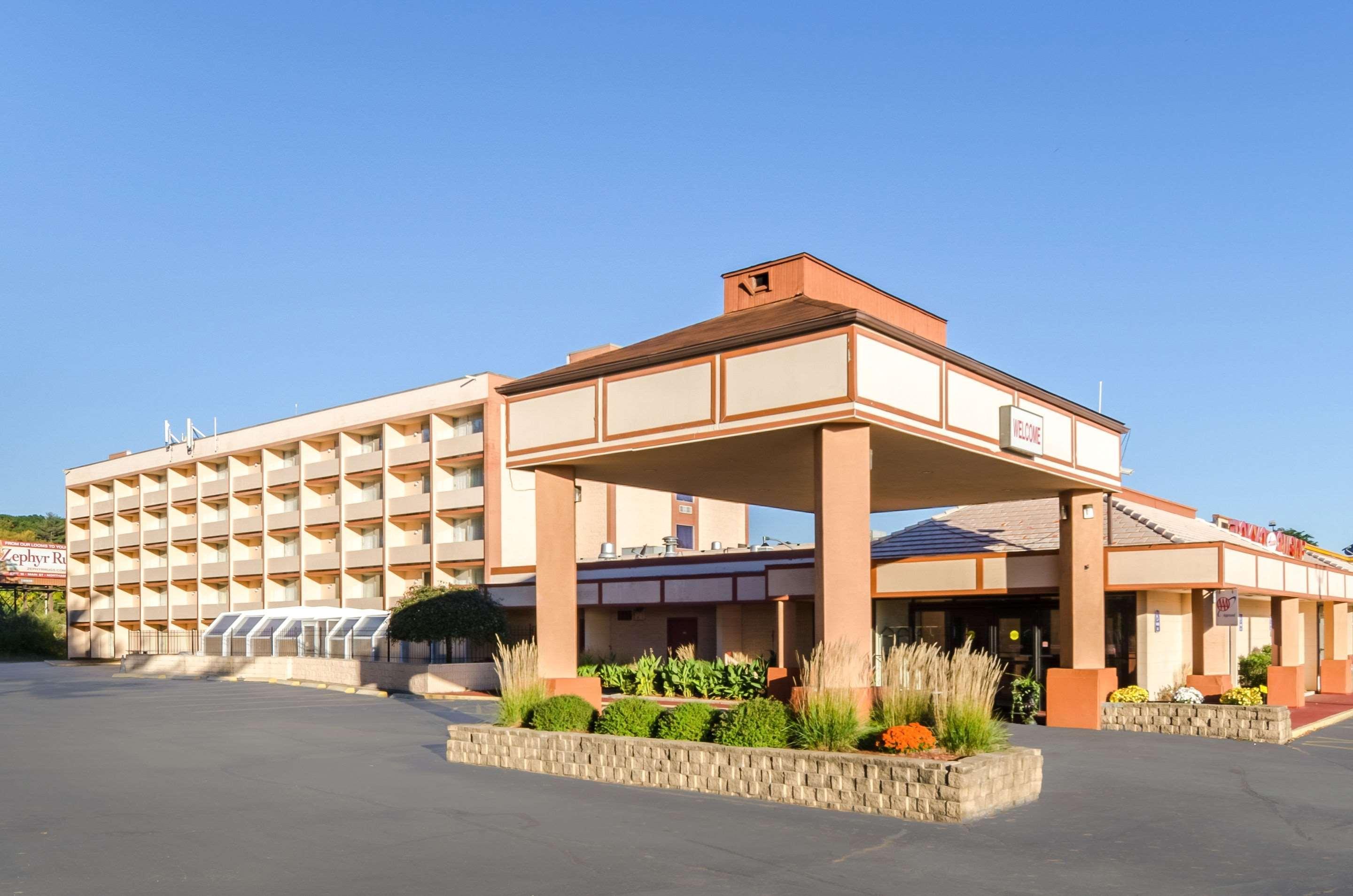 Quality Inn West Springfield Exterior photo