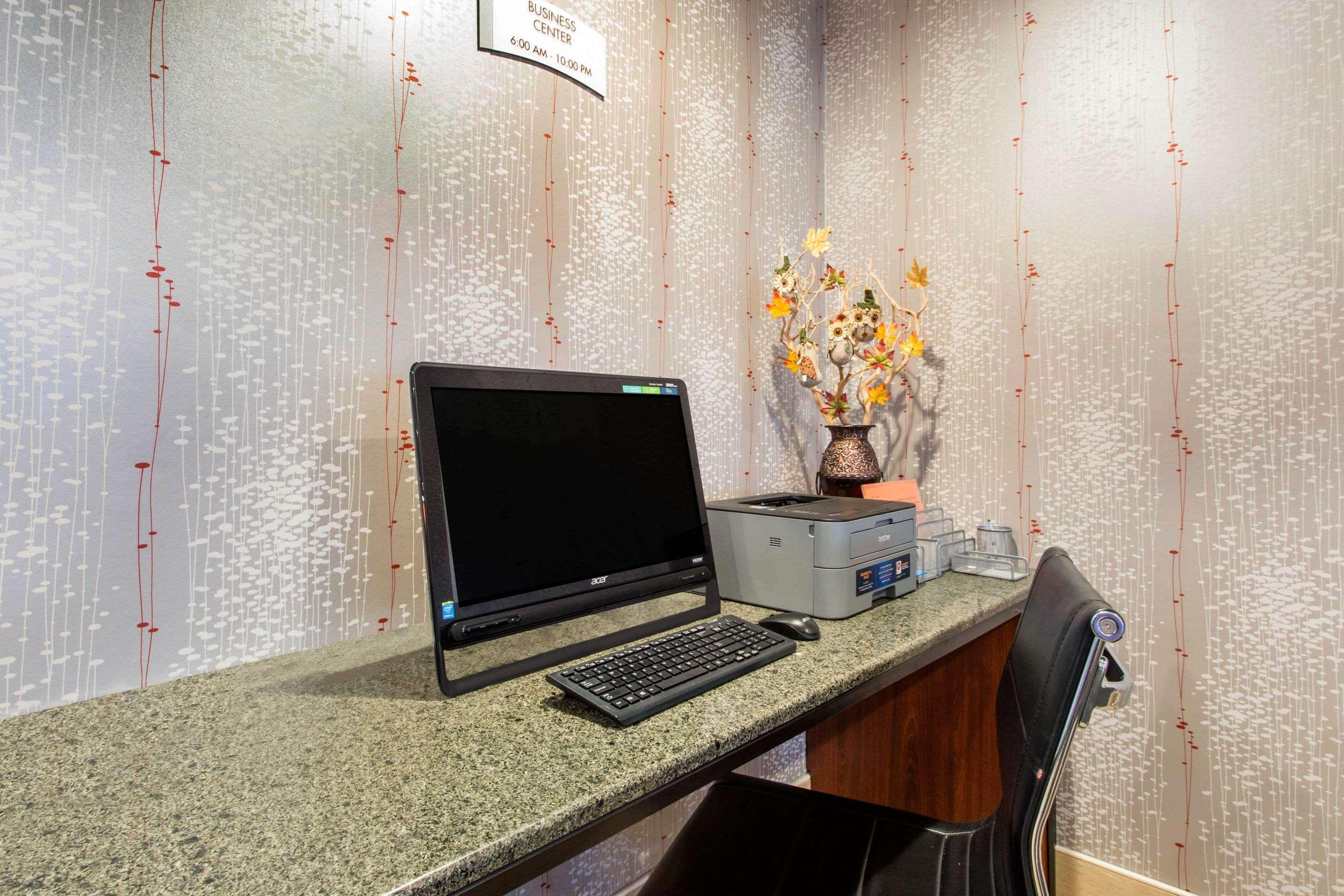 Quality Inn West Springfield Exterior photo