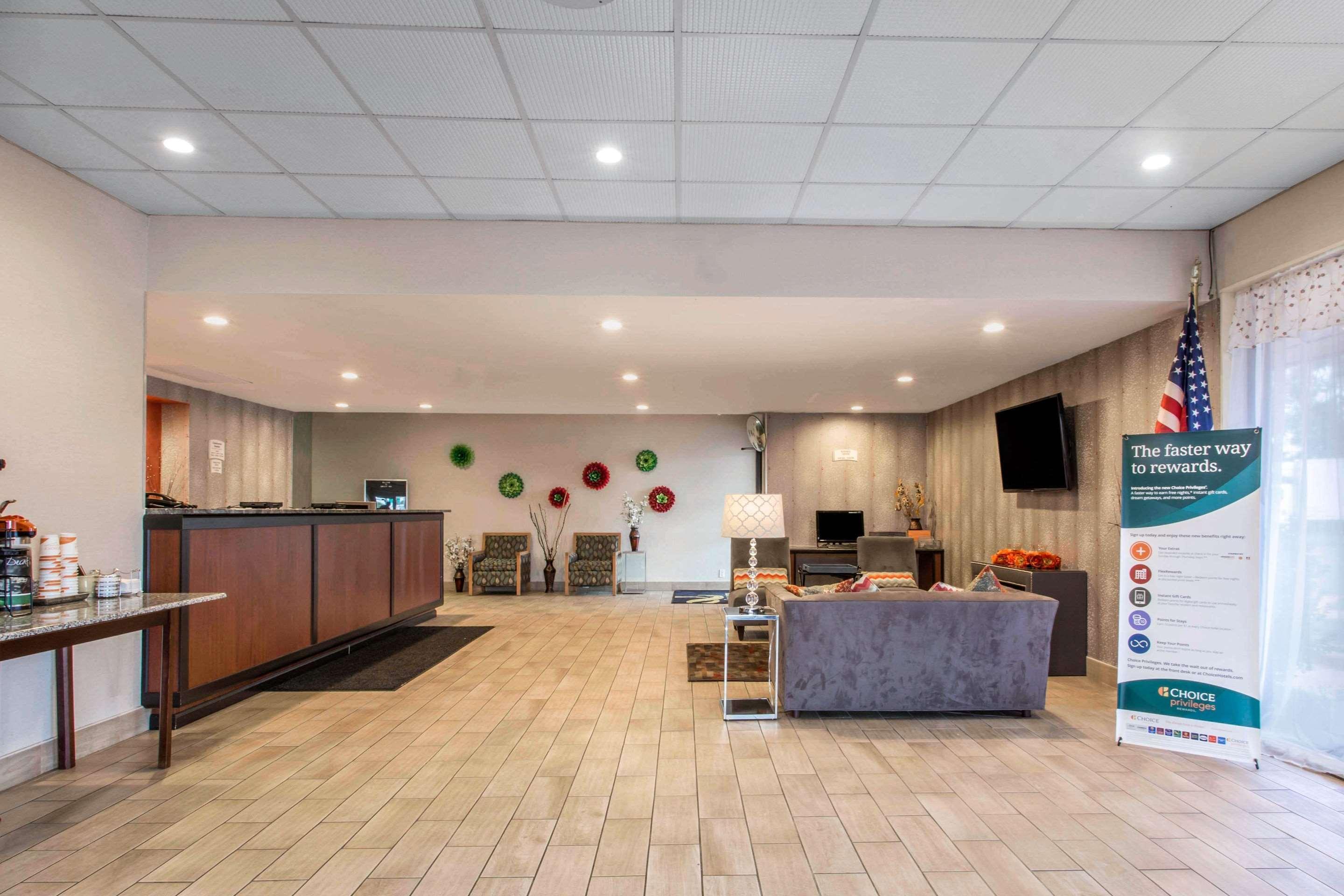 Quality Inn West Springfield Exterior photo
